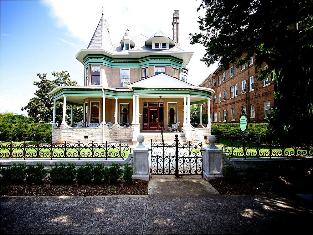 Alabama bed and breakfast inn for sale - Hassinger Daniels Mansion Bed and Breakfast