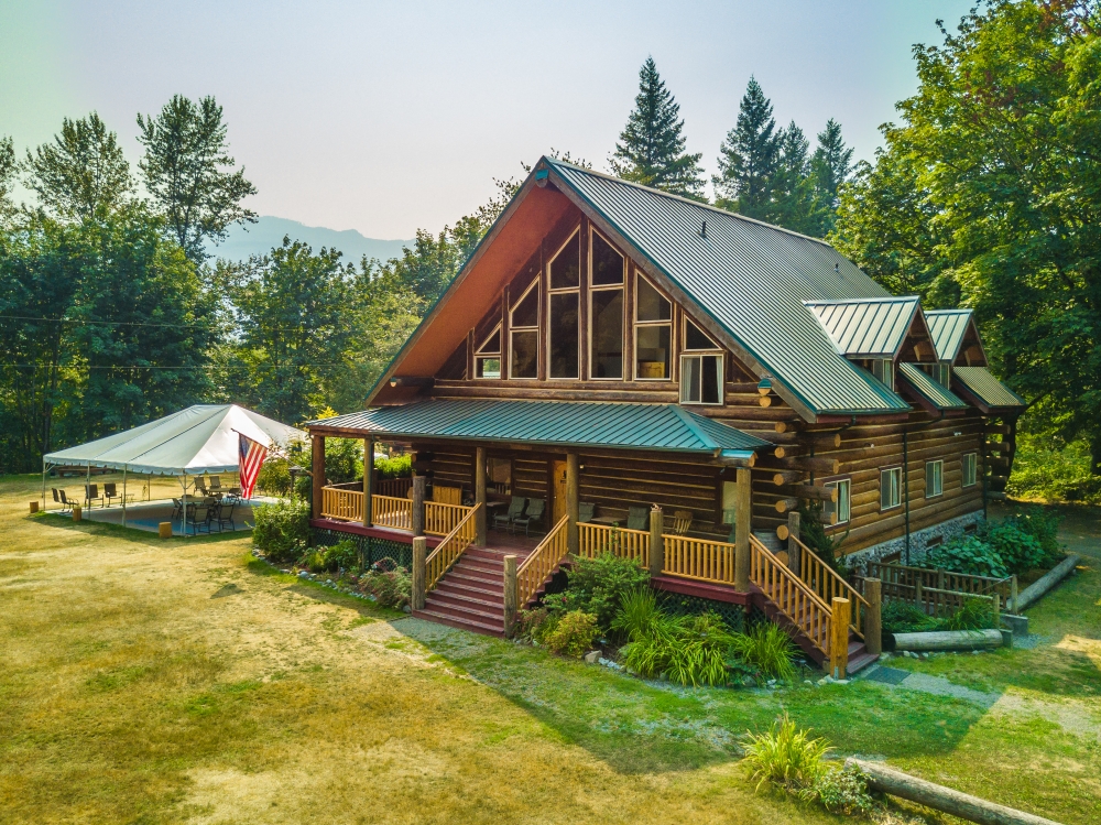 Wallace Falls Lodge- A Vacation/Short term rental & Lodge