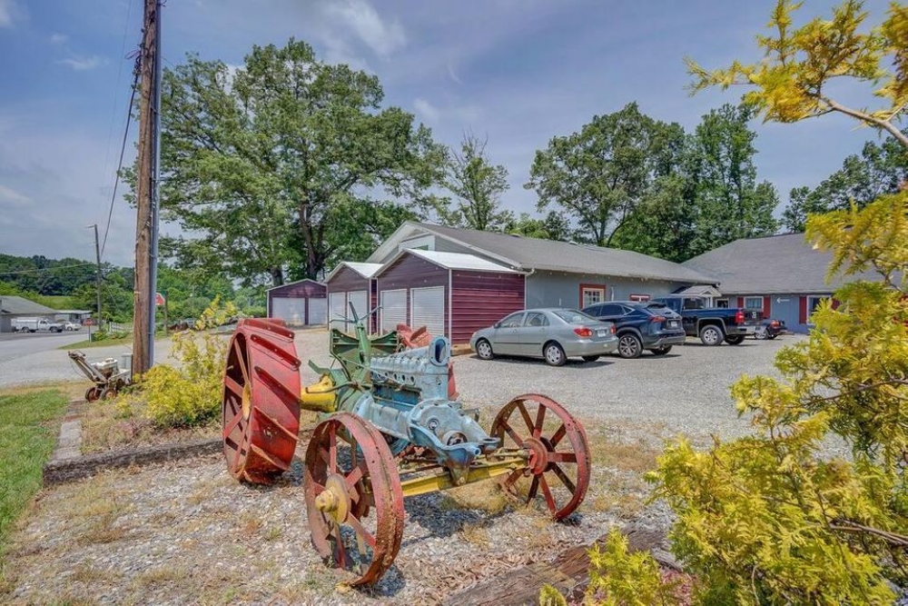 Virginia bed and breakfast inn for sale - Barn By The Bay