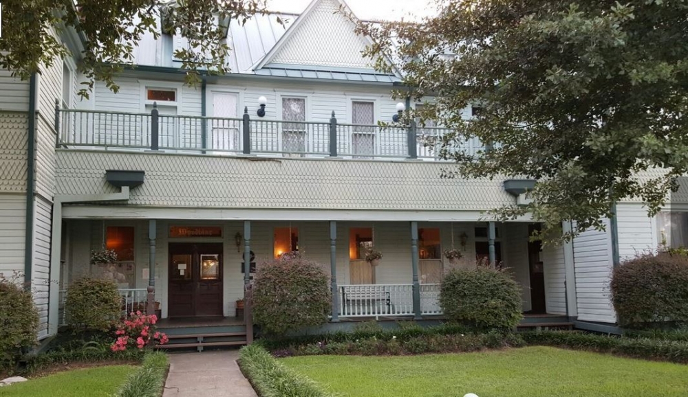 Texas bed and breakfast inn for sale - Woodbine Hotel and Restaurant