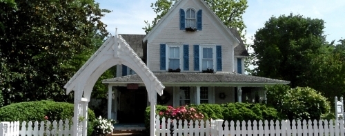 The Alexander House Booklovers Bed and Breakfast