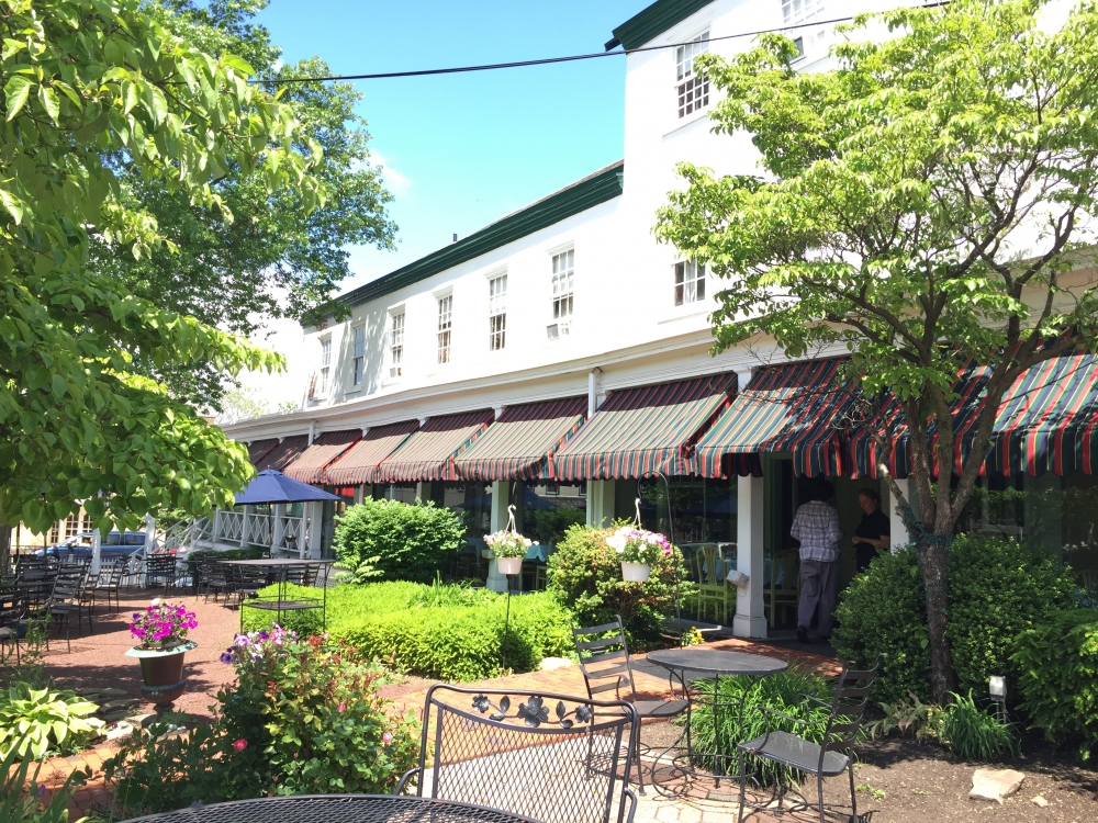 Brick Hotel and Restaurant in Newtown Brick Hotel and Restaurant For Sale