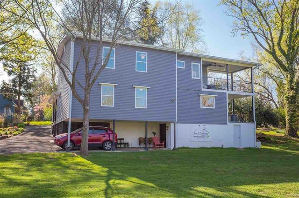 Inn on the Greenway in Cleveland Inn on the Greenway For Sale