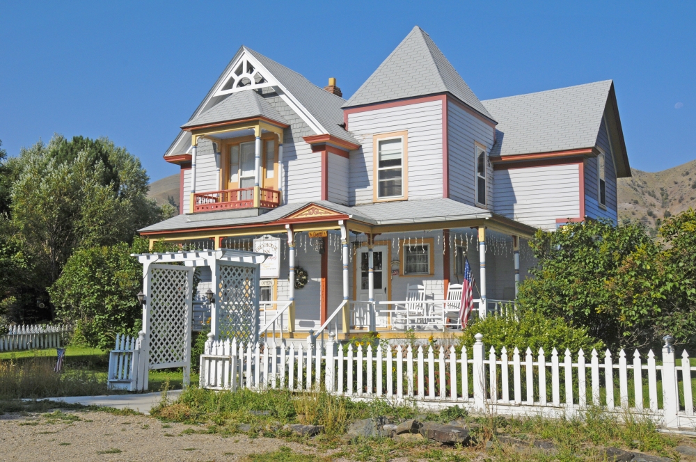 Idaho bed and breakfast inn for sale - Greyhouse Inn Bed and Breakfast