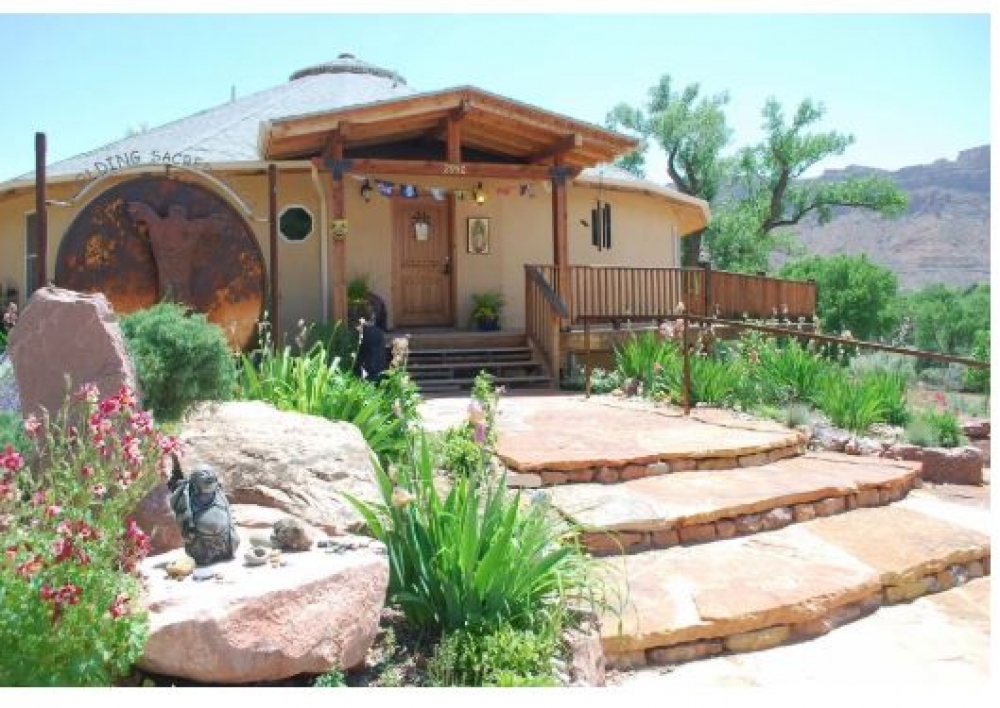 Utah bed and breakfast inn for sale - Red Moon Lodge