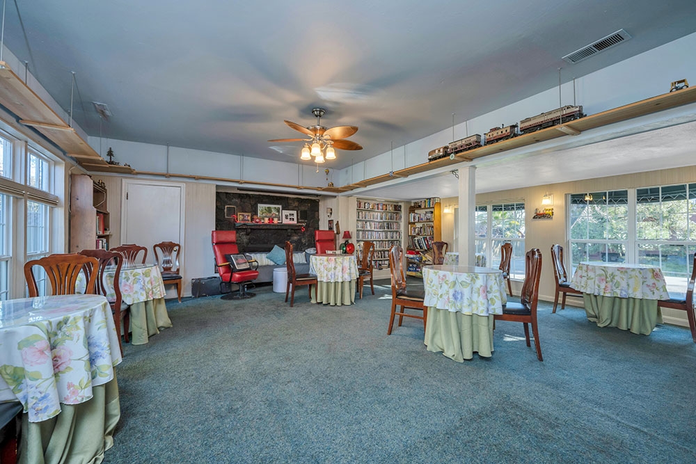 Featherbed Railroad Bed and Breakfast in Upper Lake Featherbed