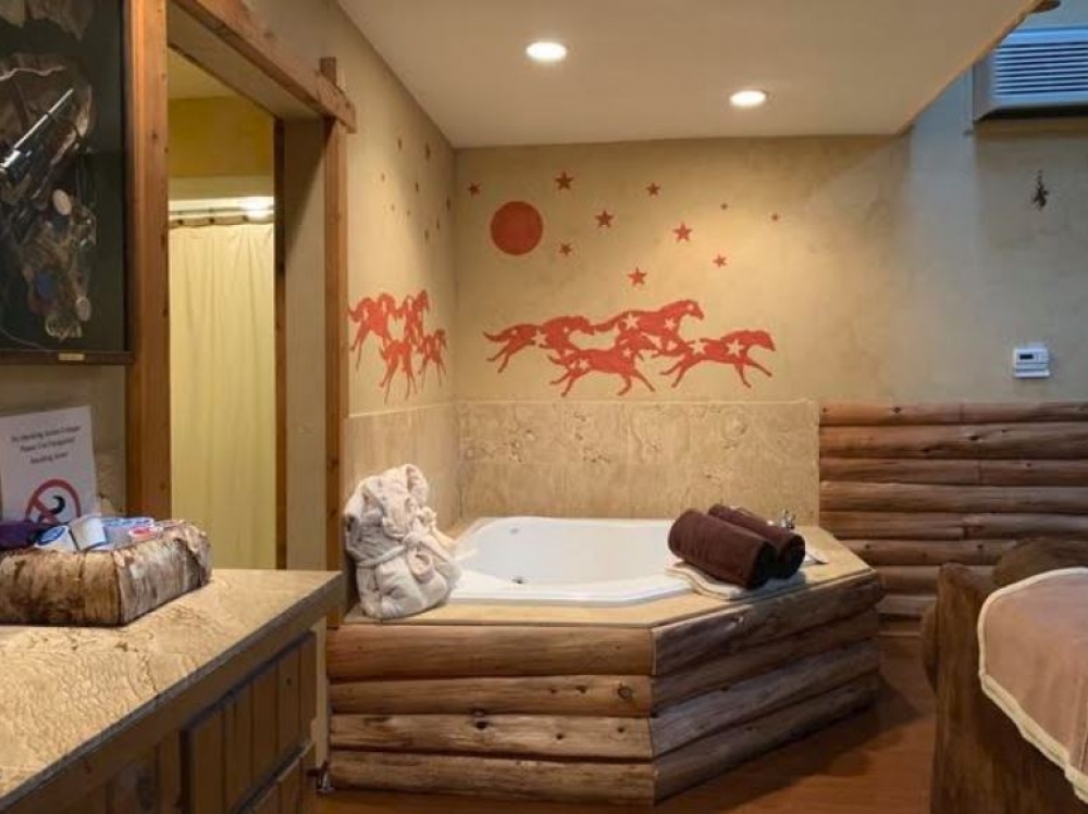 Landers House & Bear Creek in Utica Landers House & Bear Creek For Sale