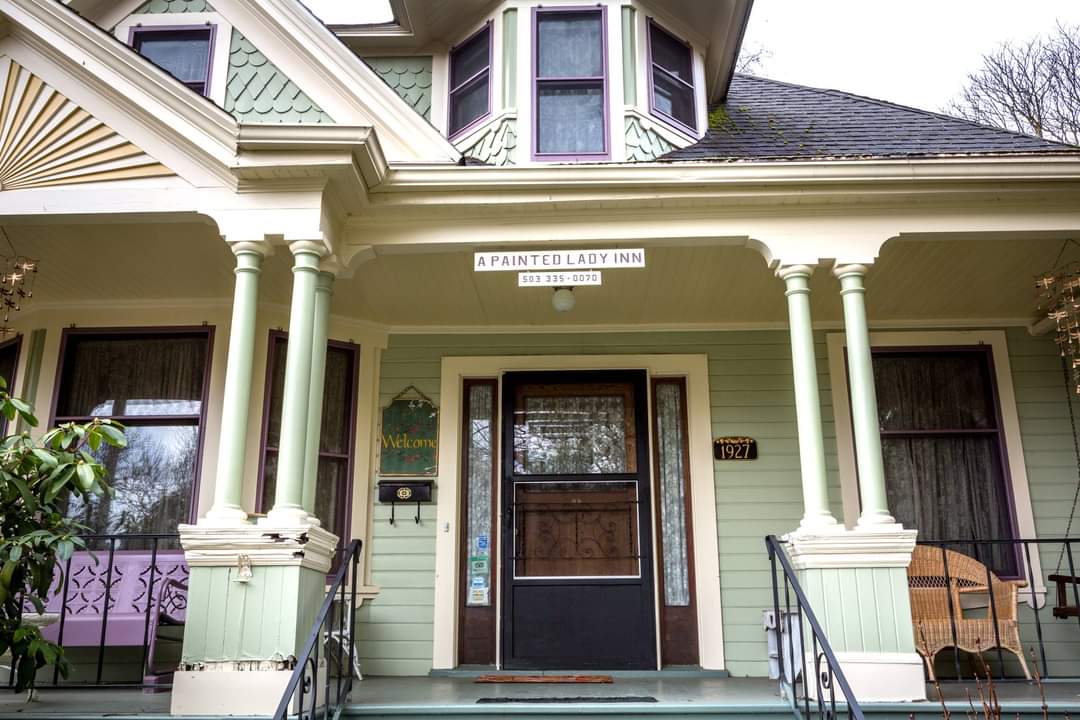 Oregon bed and breakfast inn for sale - A Painted Lady Inn