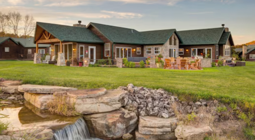 Missouri bed and breakfast inn for sale - Pebble Bay Club