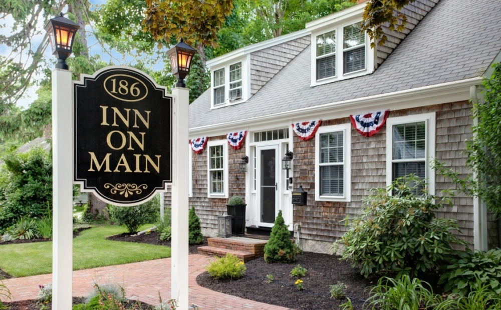 Massachusetts bed and breakfast inn for sale - Inn on Main - Historic Charm, Prime Cape Cod Location Massachusetts bed and breakfast inn for sale - Inn on Main - Historic Charm, Prime Cape Cod Location