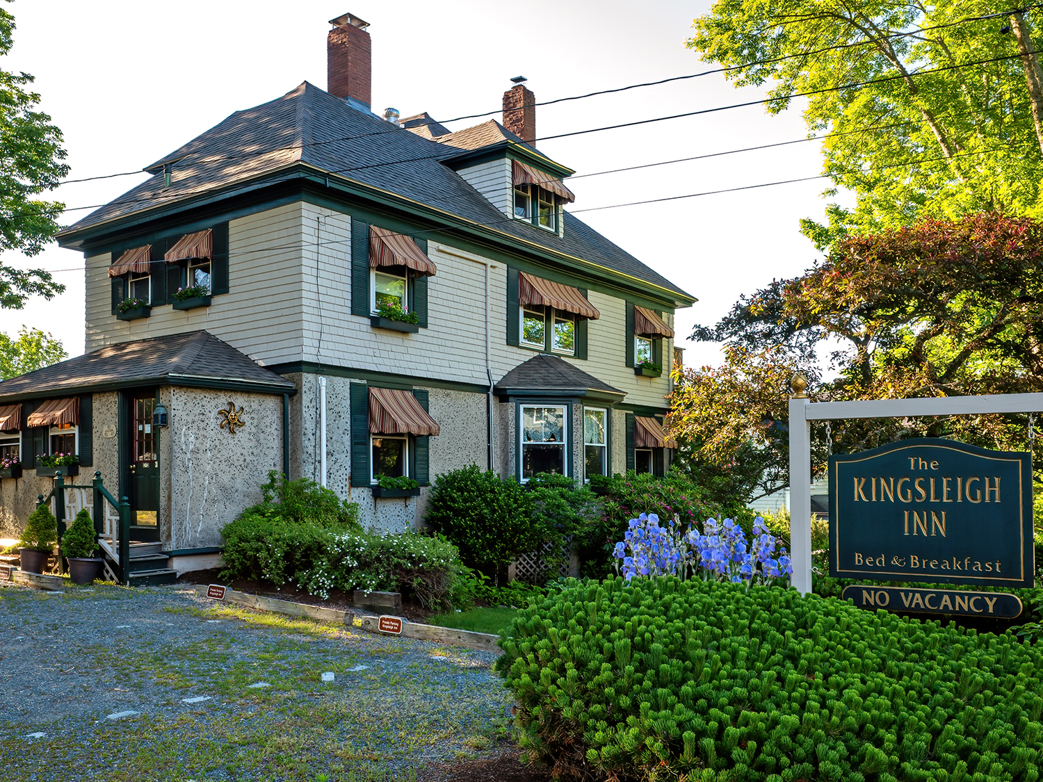 Maine bed and breakfast inn for sale - The Kingsleigh Inn