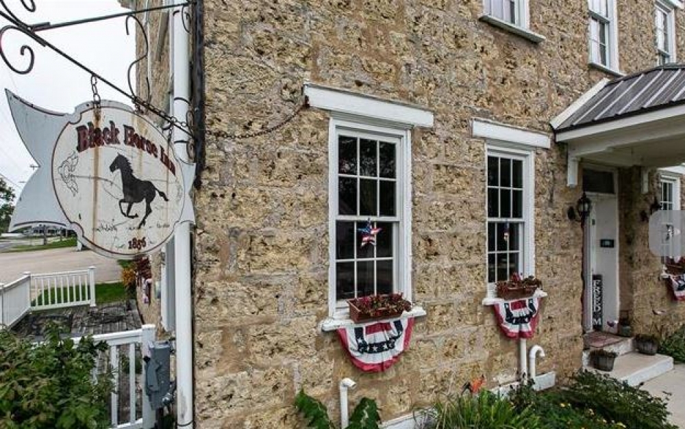 Iowa bed and breakfast inn for sale - Black Horse Inn