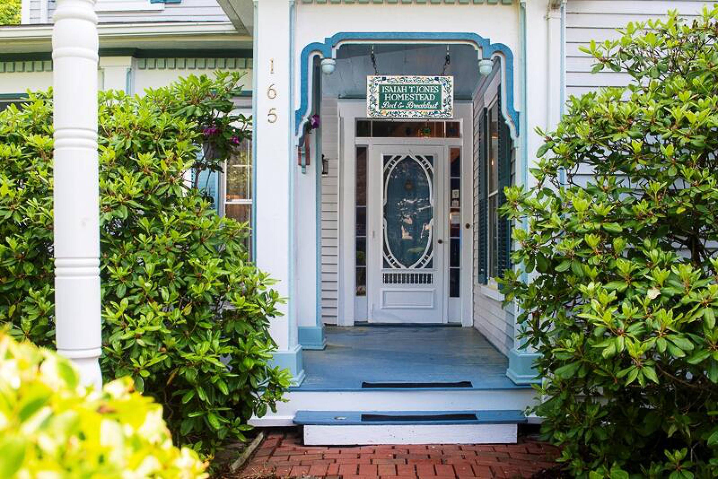 Massachusetts bed and breakfast inn for sale - Historic Cape Cod Village Inn Massachusetts bed and breakfast inn for sale - Historic Cape Cod Village Inn