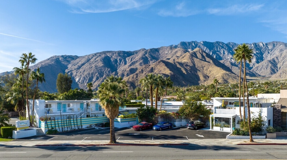 California bed and breakfast inn for sale - Inn at Palm Springs